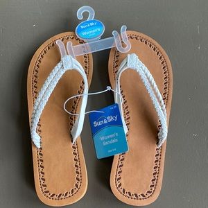 Women’s sandals color white size 5–6